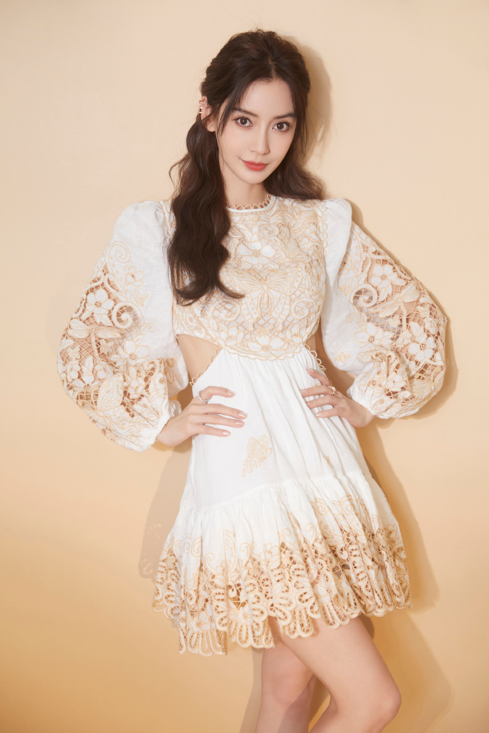 跨年晚会假唱冲上热搜 杨幂出场破收视纪录