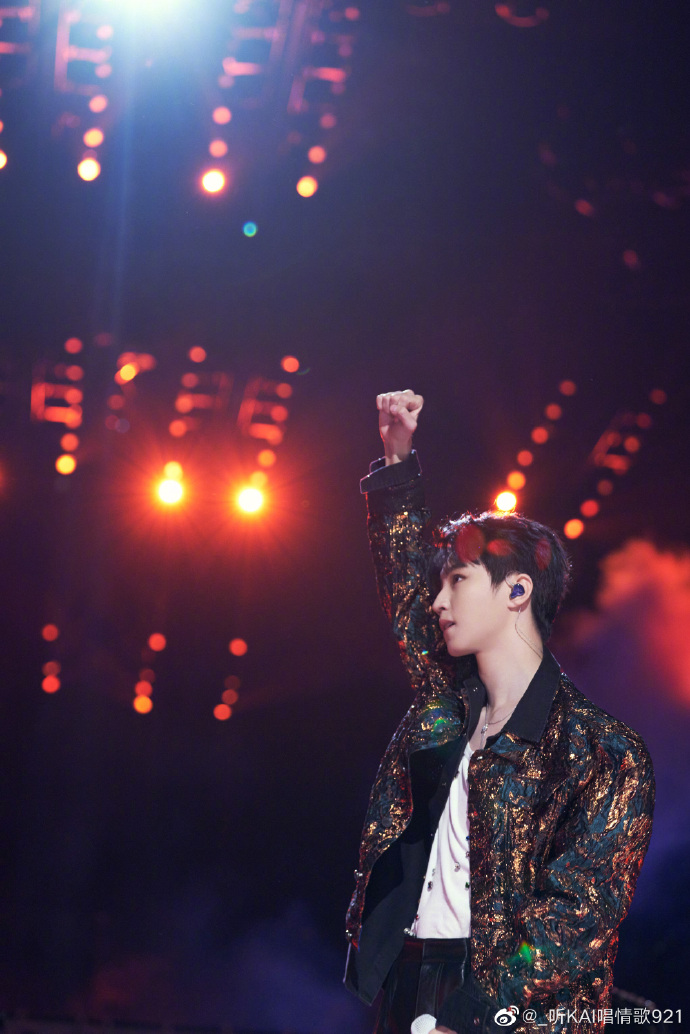 跨年晚会假唱冲上热搜 杨幂出场破收视纪录