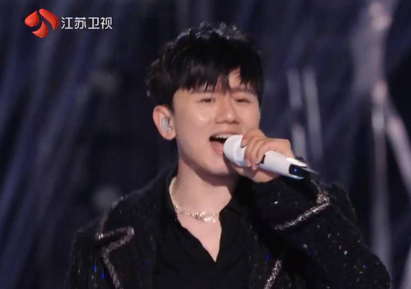 跨年晚会假唱冲上热搜 杨幂出场破收视纪录