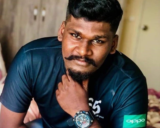 送餐员边送餐边打歌 首创曲意外走红