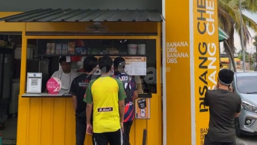 遇上疫情当不成飞机师 男子转卖炸香蕉赚第一桶金