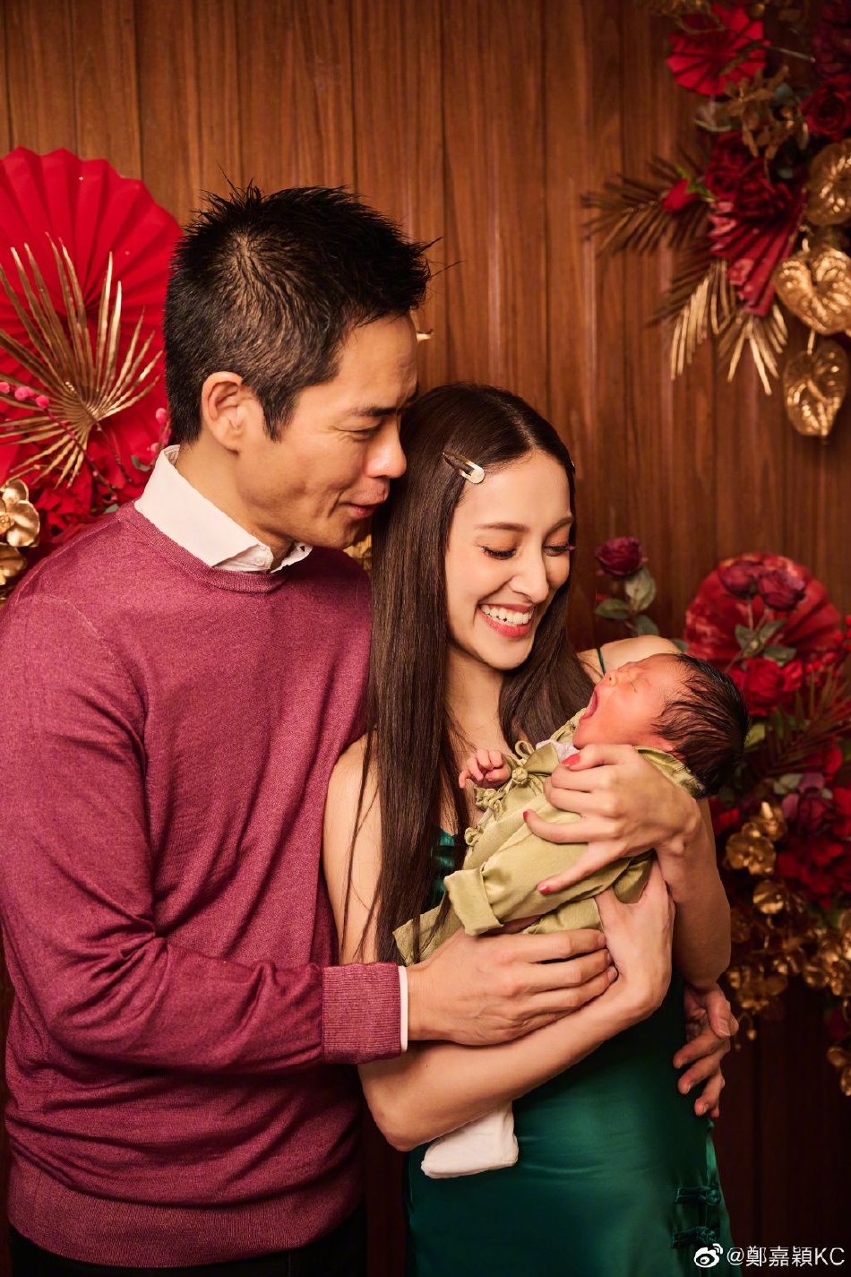 郑嘉颖陈凯琳晒小儿子正脸照 小肉脸圆嘟嘟超可爱