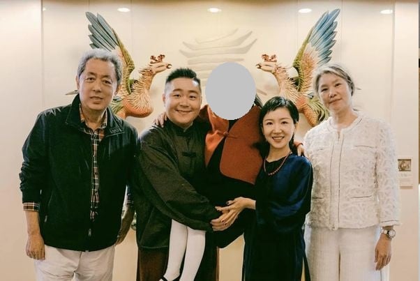 郝劭文偕妻女返台登记结婚 “一家三口”天伦照曝光