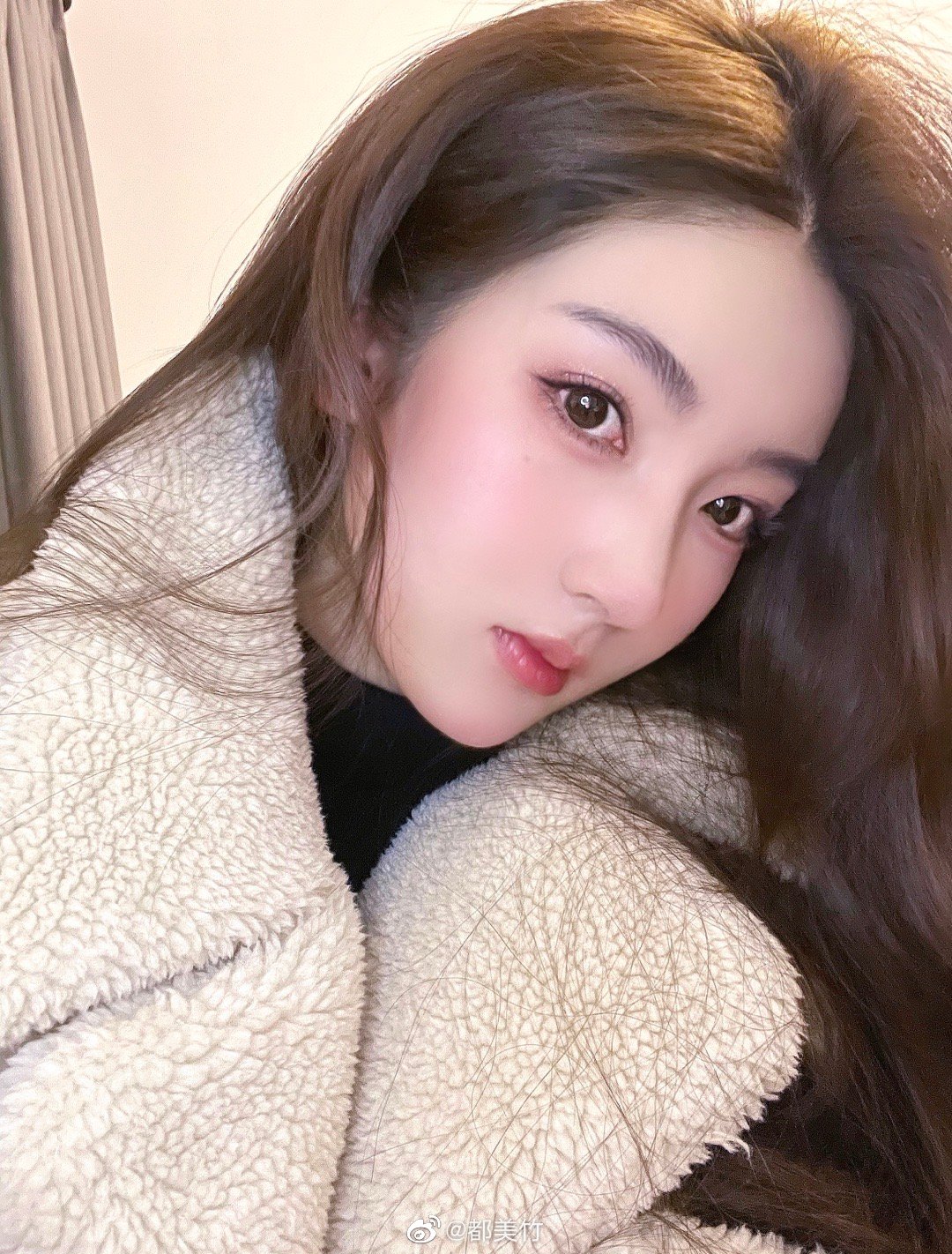 都美竹拍《少女神探》  搭档撞脸吴亦凡