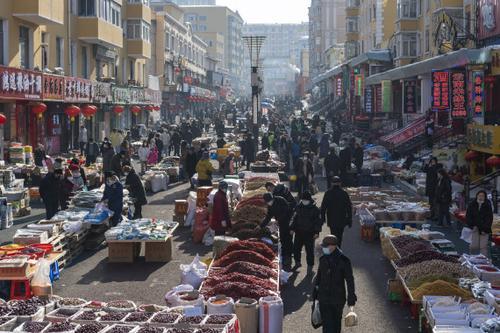 配新头)“烟火气”回归,百年口岸绥芬河又热闹起来了