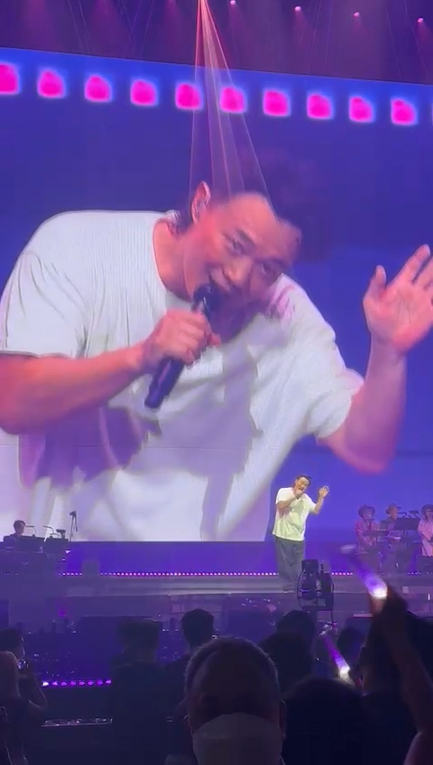 闻粉丝8千买黄牛票入场　 陈奕迅震惊：以后我自己炒黄牛了