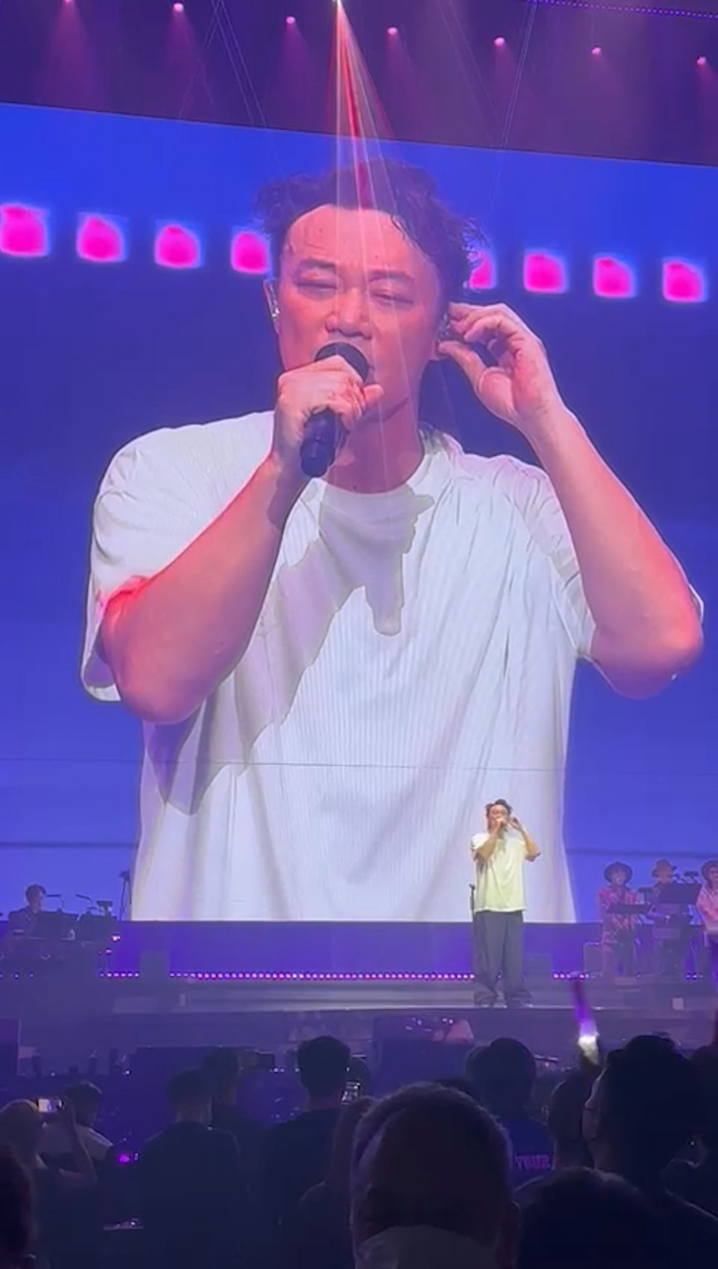 闻粉丝8千买黄牛票入场　 陈奕迅震惊：以后我自己炒黄牛了