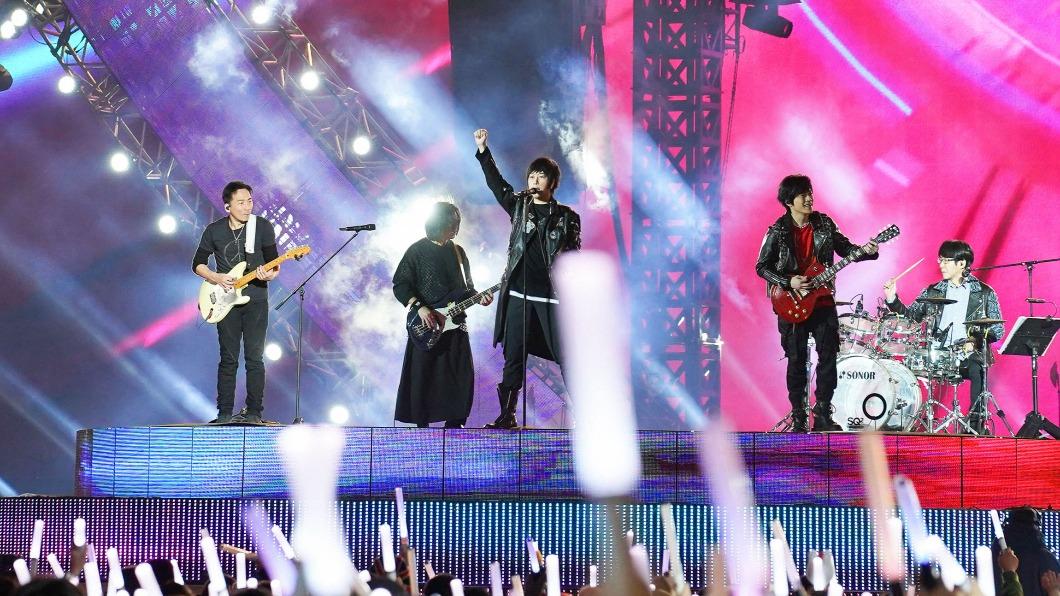 阿信自爆有蔡依林票没去 下一秒惨遭团员围剿