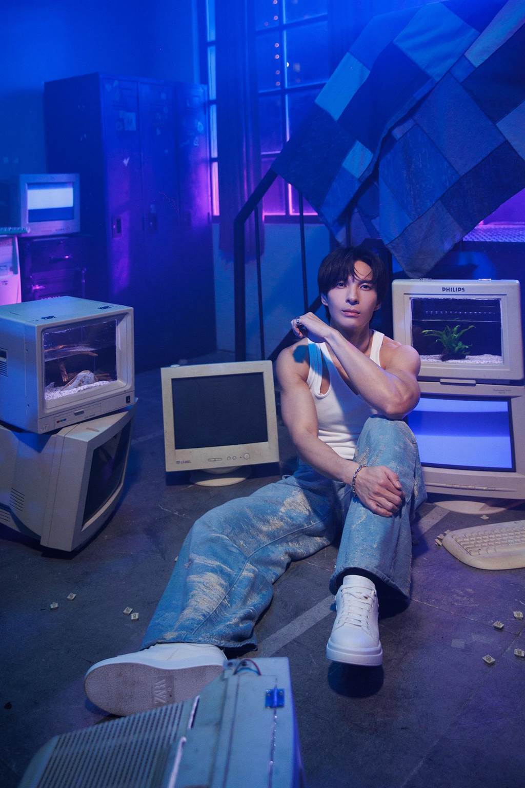 陈势安脱衣秀猛肌  惊呼：我胸那么大？