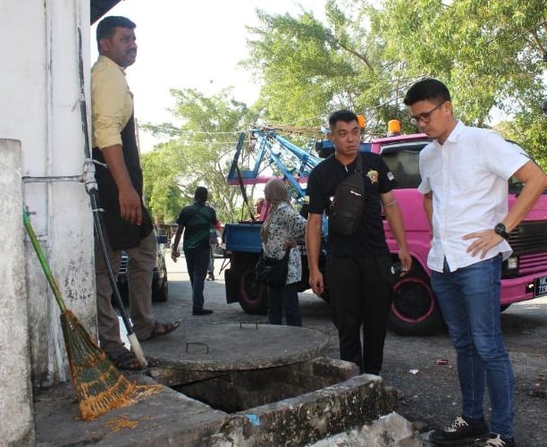 陈家兴:万合花园商区排水沟阻塞 困扰商户多年