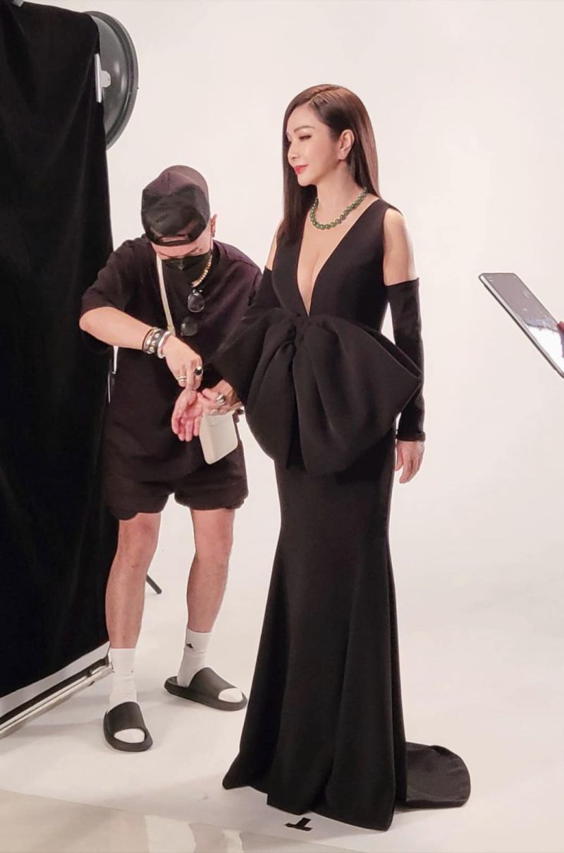 陈美凤紧贴赵树海自拍 赞冻龄张佩华帅气满分