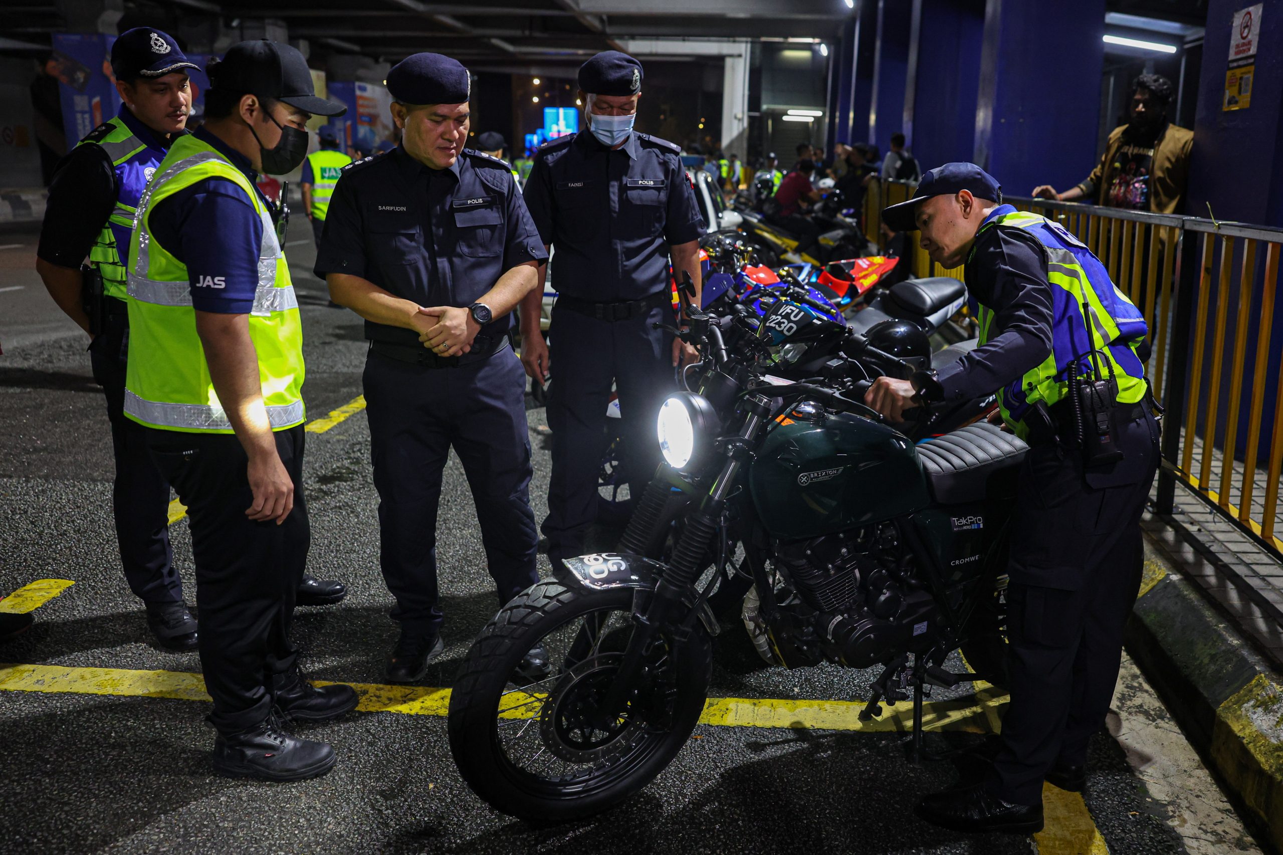 隆市安全行动19|4天开近8千张罚单 捕19酒驾司机