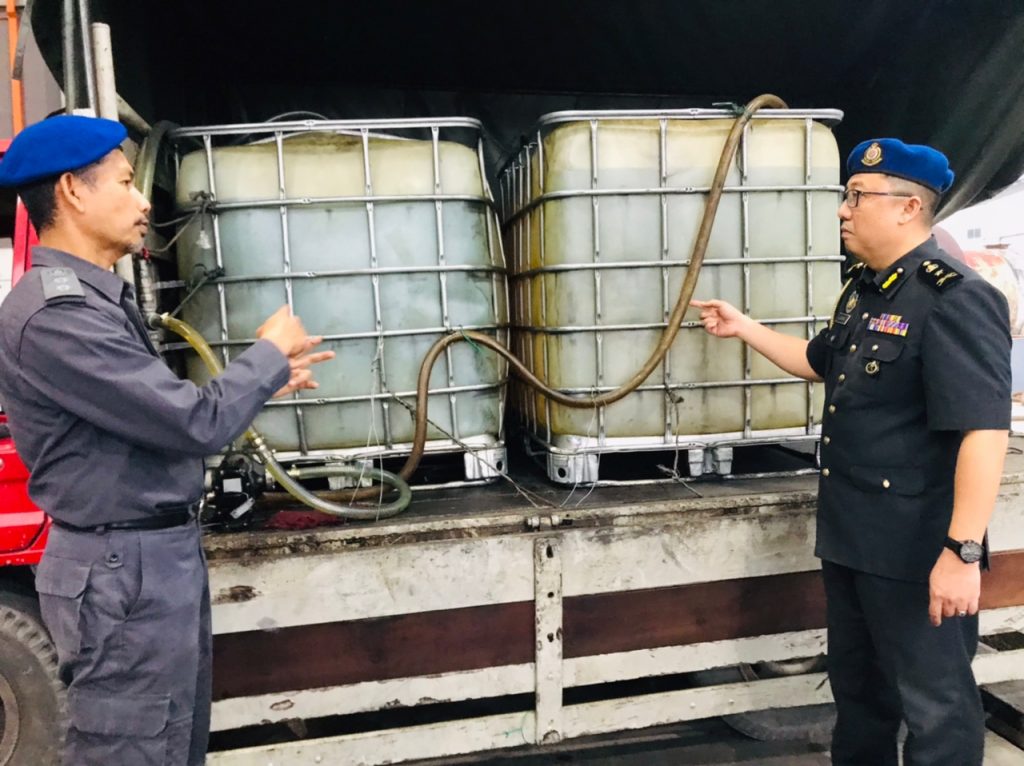 霹贸消局取缔走私柴油扣2男 侦破7600公升津贴柴油