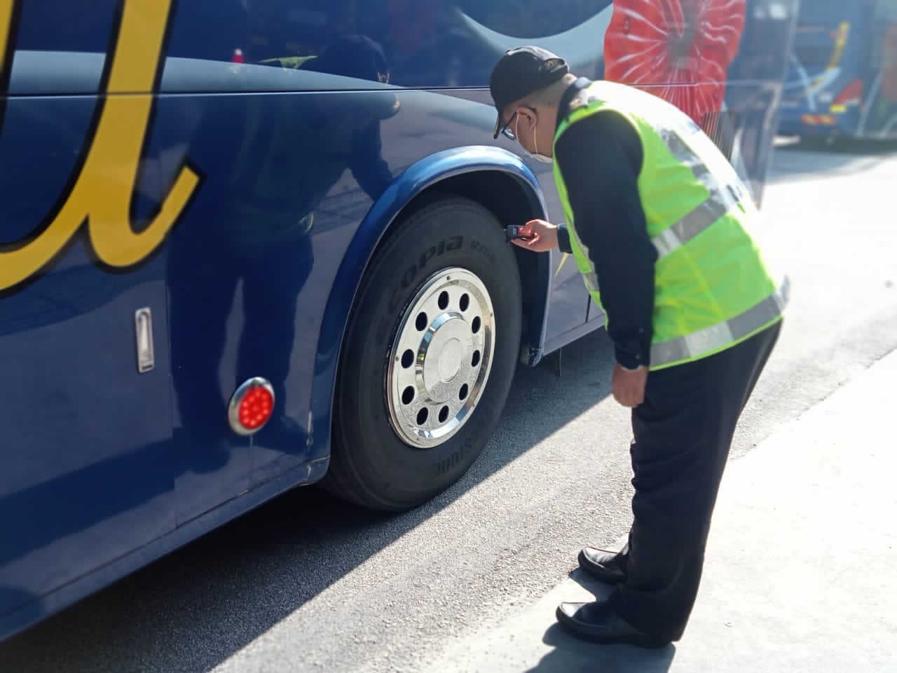 霹陆交局展开行动 检查长途巴士