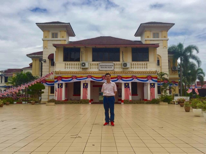 霹/头/姚德胜曾孙姚平西来访 参观姚德胜别墅