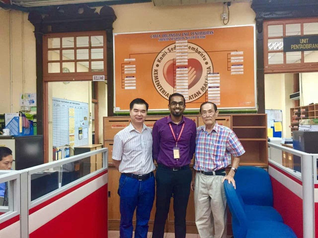 霹/头/姚德胜曾孙姚平西来访 参观姚德胜别墅