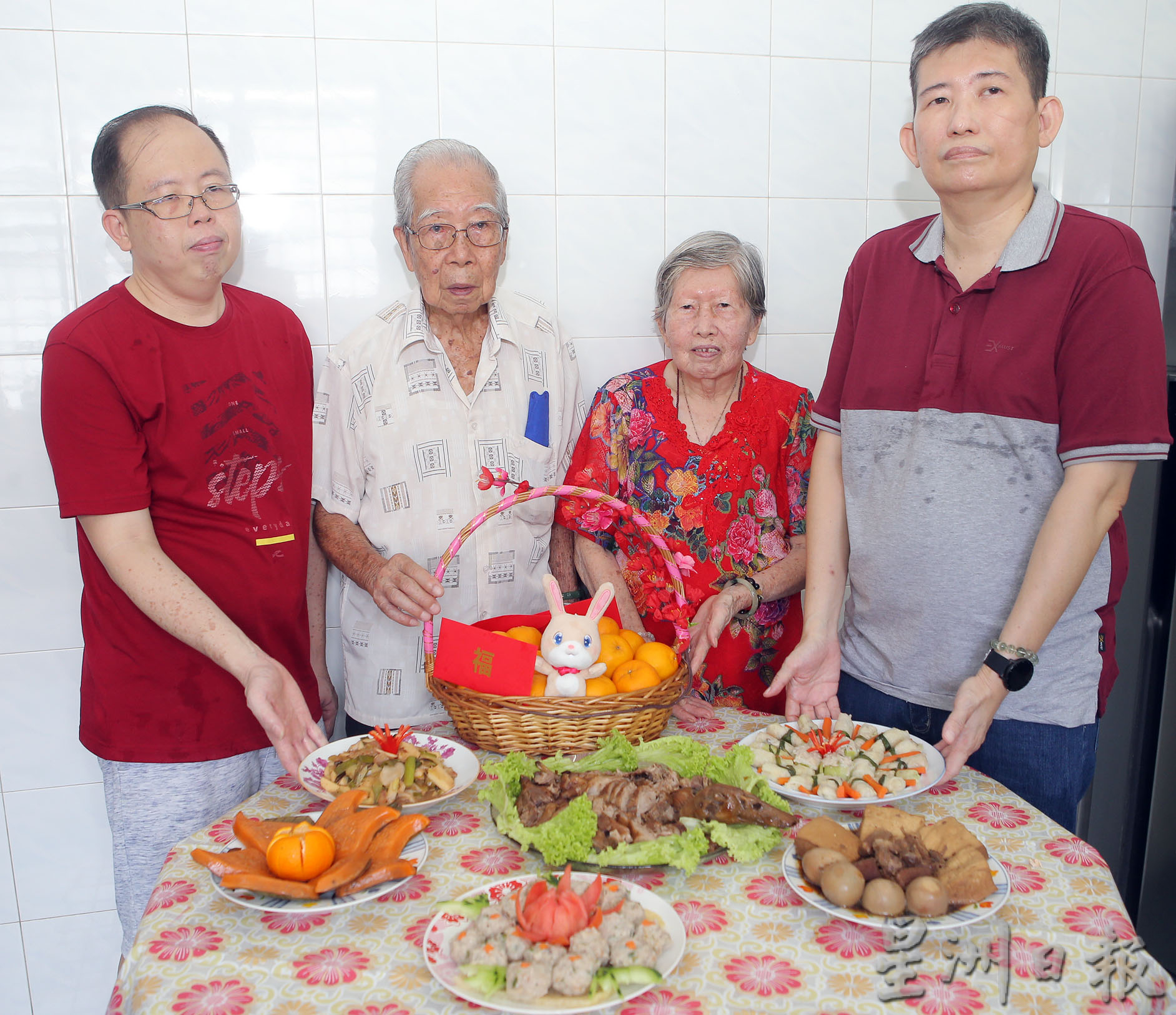 霹：24日见报／封底或内页／【新年备稿】潮州籍贯母子合力传承潮州年菜好味道