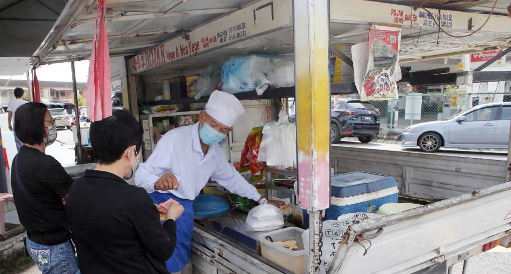 霹:6日见报/餐车趴趴走|安哥雷传统餐车21年好味道 罗惹麻芝引客来
