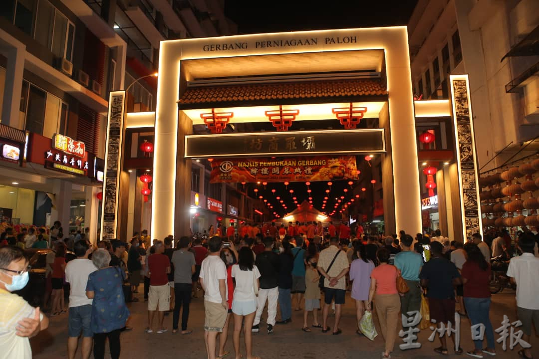 霹：封面主文／ 坝罗德坊料下月落成 双牌坊料成新街场新地标