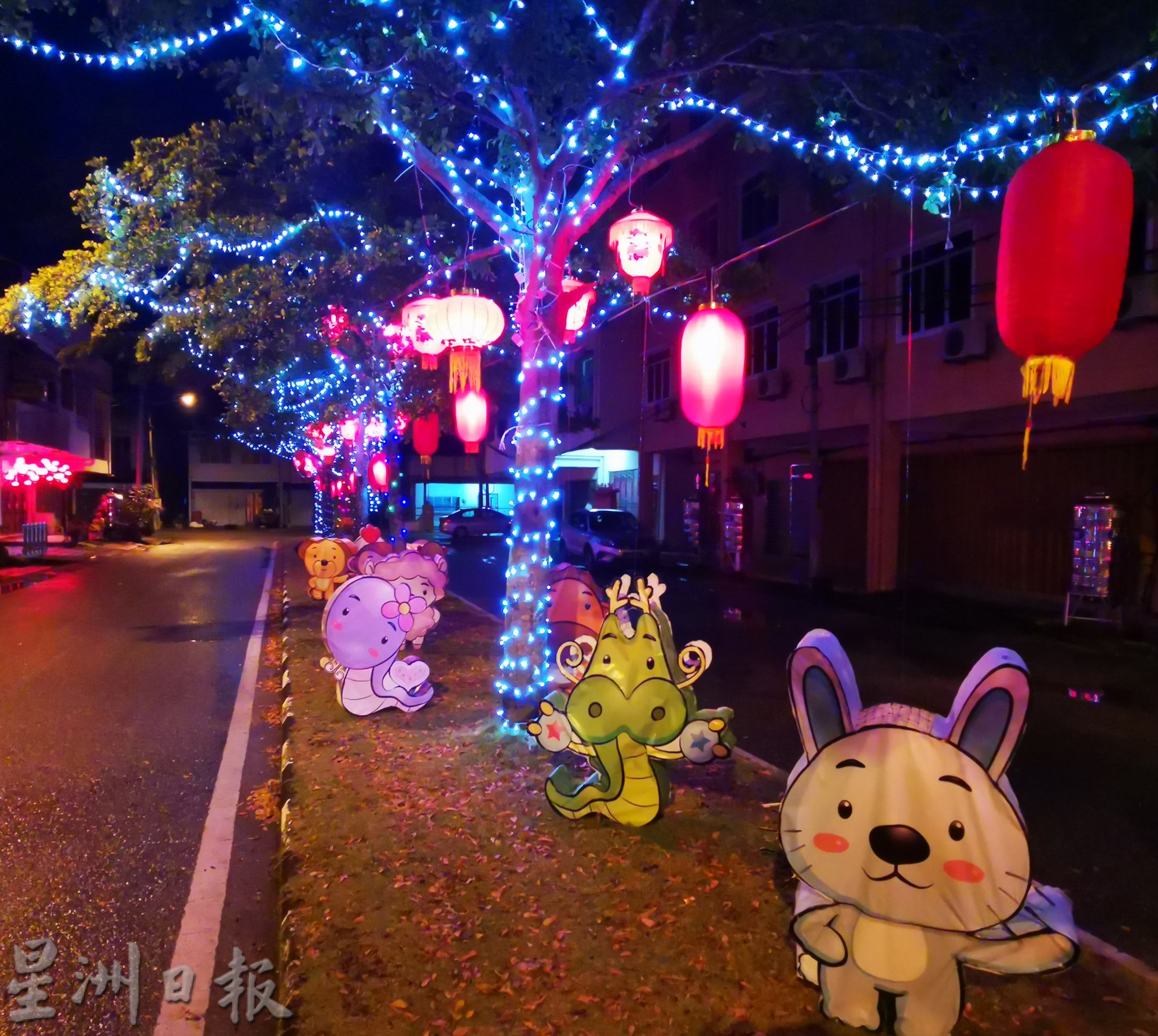 霹：封面主文／“红彤彤”莫珍歪迎接新春