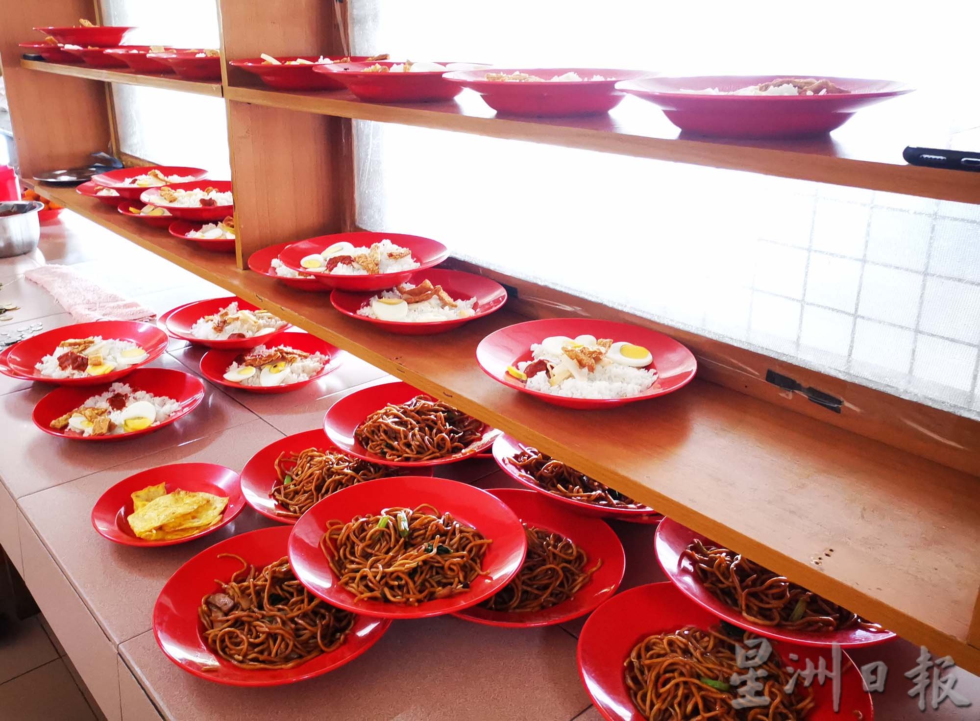 霹:封面主文/学校董家协平衡考量 新学期食堂物价适度调整