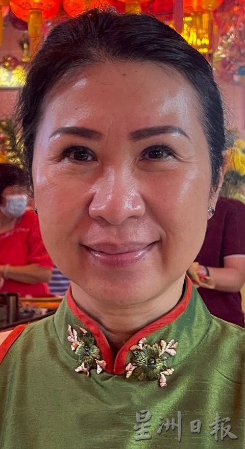 霹:显著/年初一上头炷香 怡各庙香火鼎盛 现上香人潮