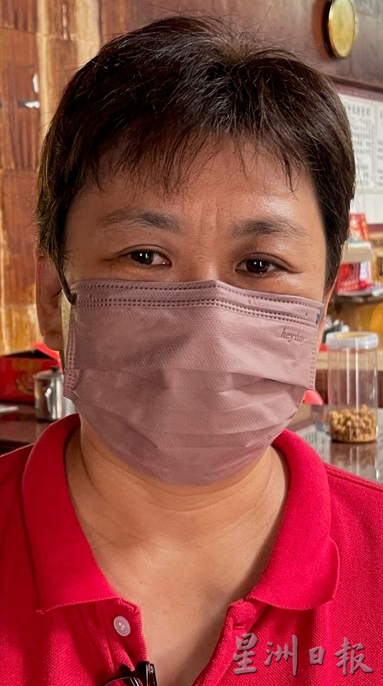 霹:显著/年初一上头炷香 怡各庙香火鼎盛 现上香人潮