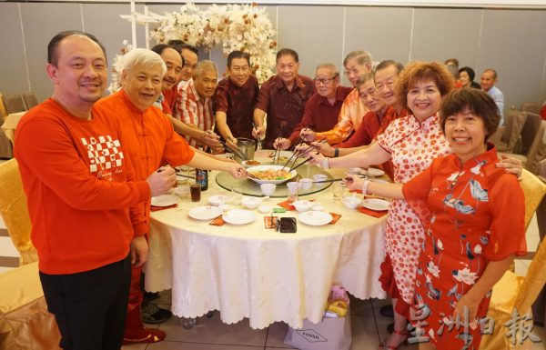 霹:曼绒广东会馆人日捞生