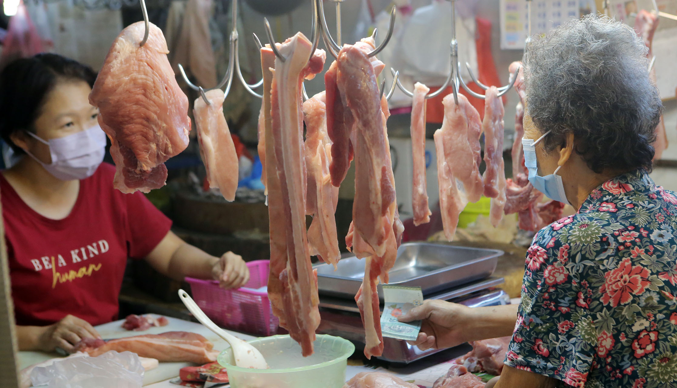 霹:版三内/猪肉价格“涨涨不休” 怡保市场未见买气