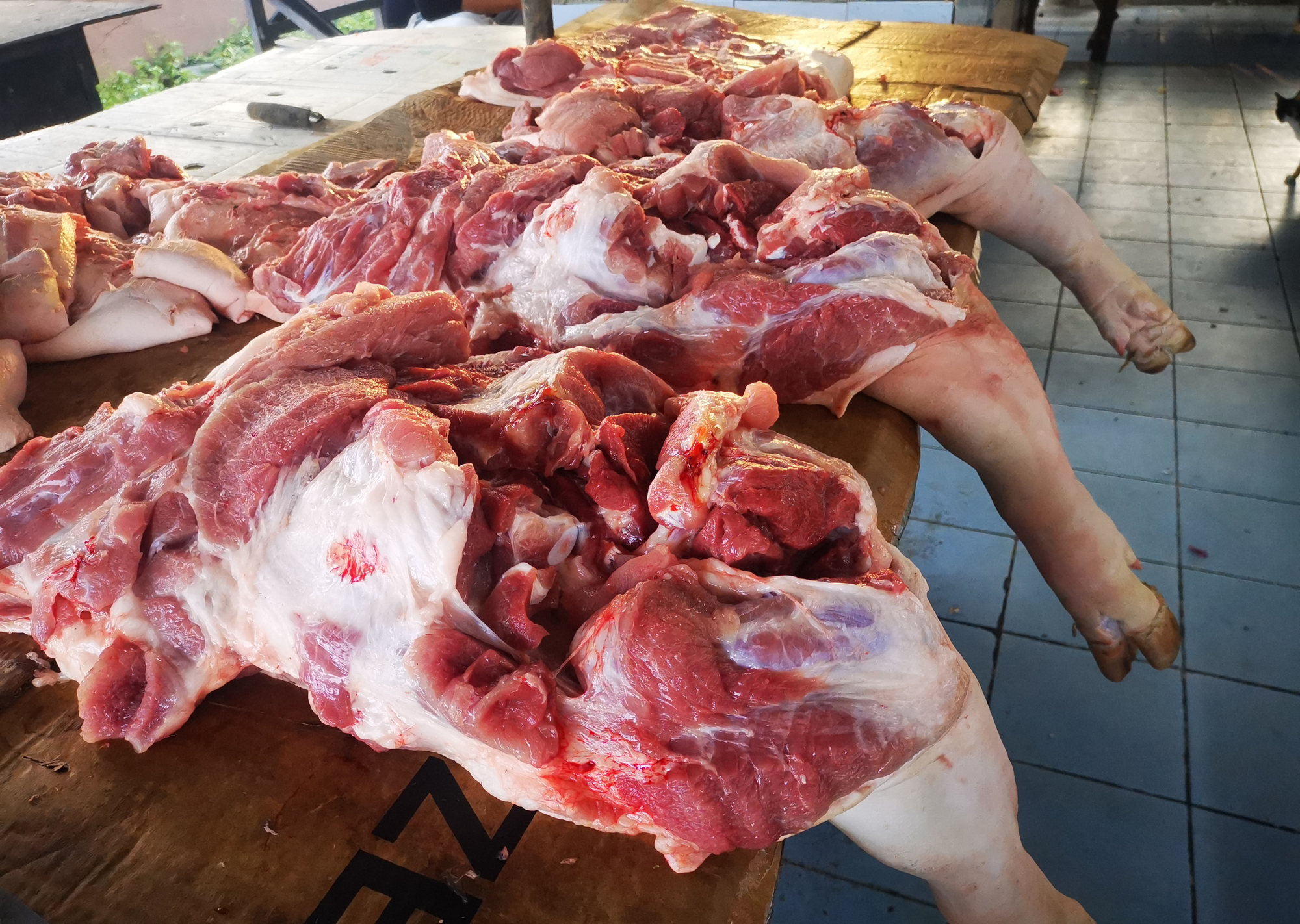 霹:版三内/猪肉再贵,新年也得要吃