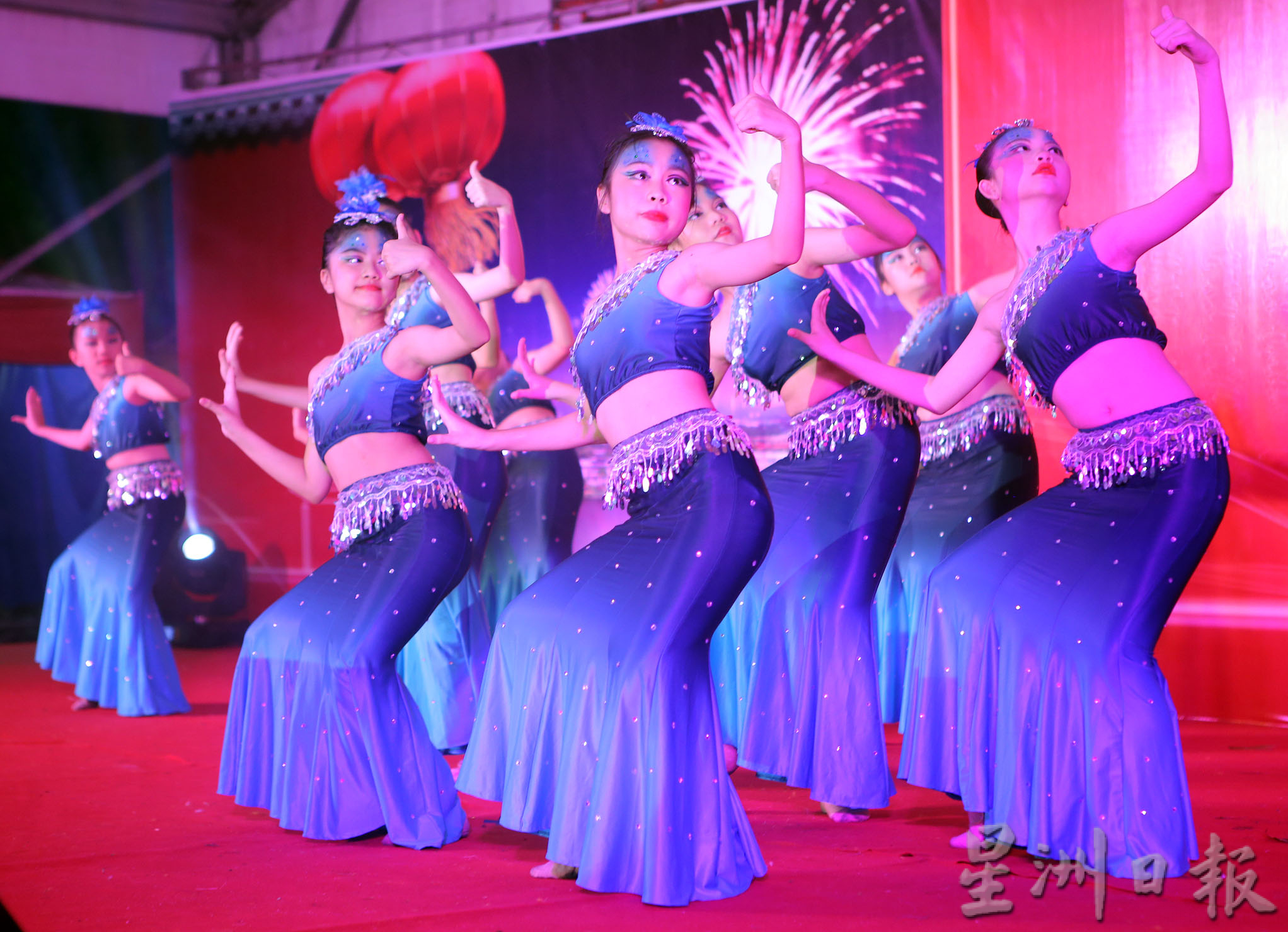 霹:版五头/华城新春大汇演热闹非凡 逾万人共襄盛举