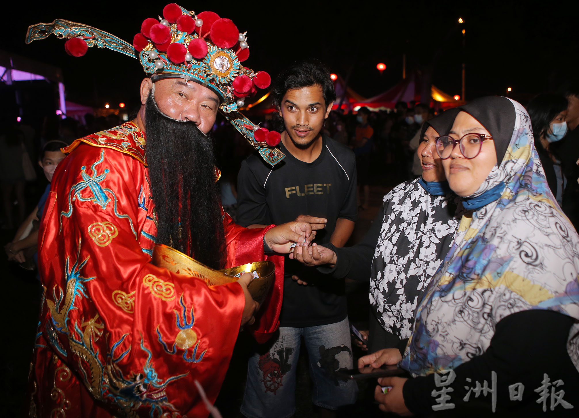 霹:版五头/华城新春大汇演热闹非凡 逾万人共襄盛举