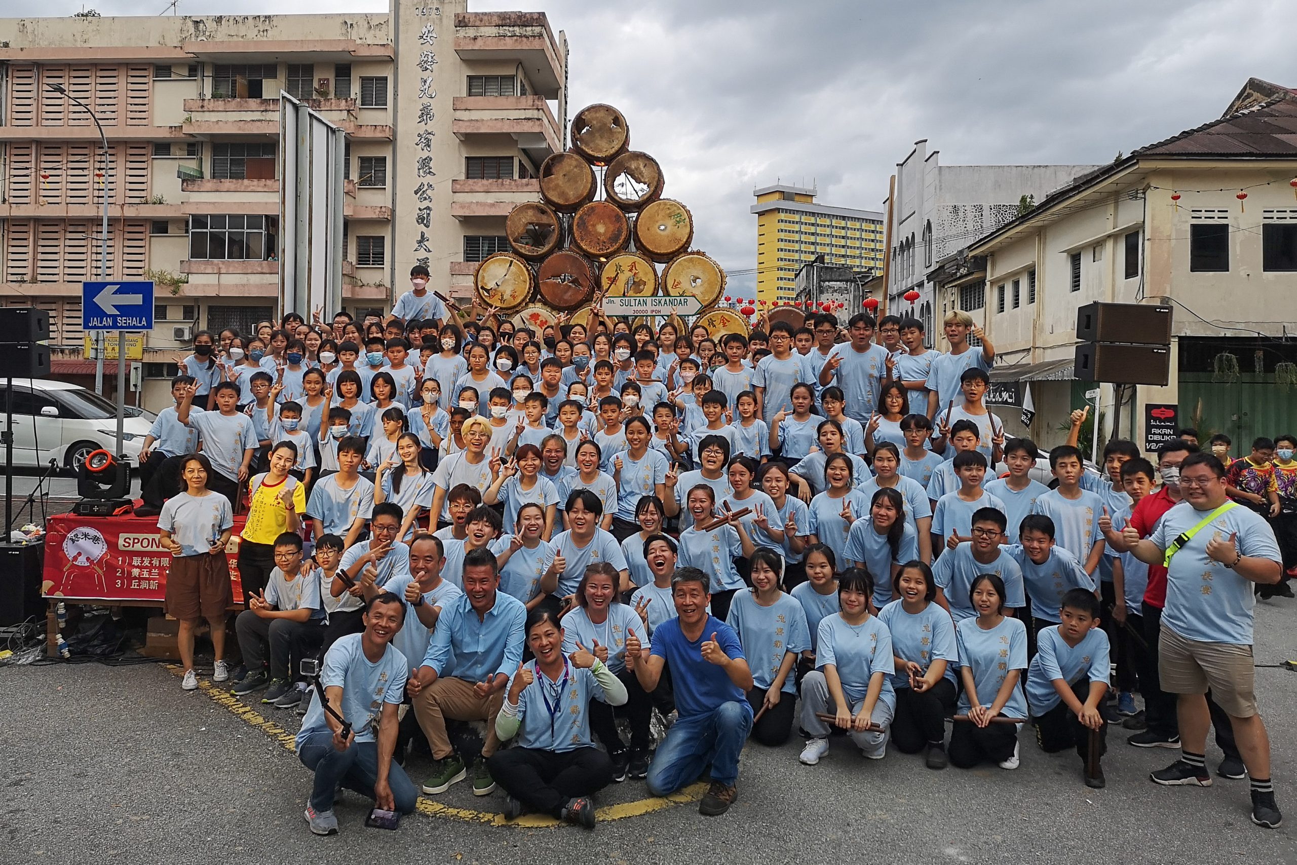 霹：第三版头／兔喜霸大长宴　旧街场热闹筵开141席　