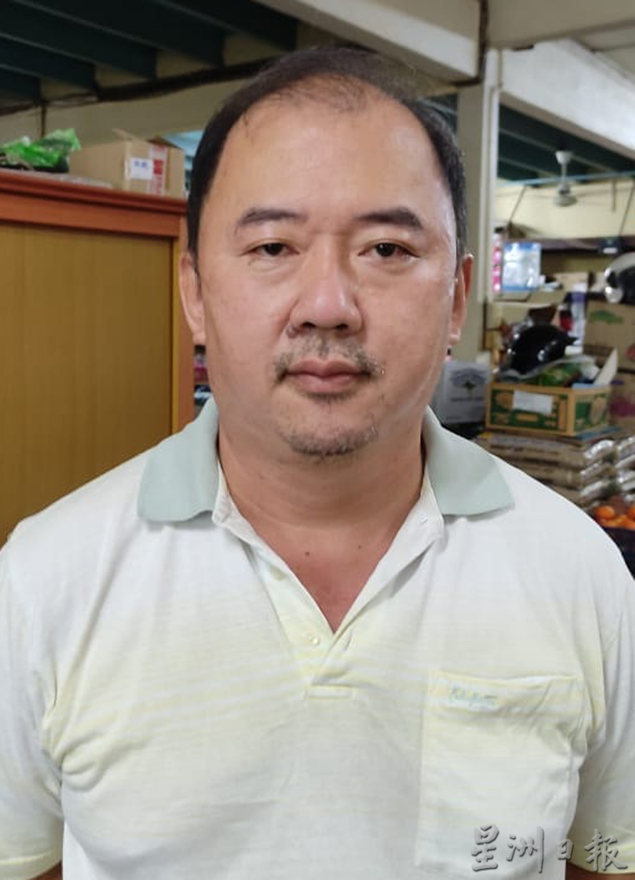 霹:第三版头/市议会执照费变相飙涨,再引民怨