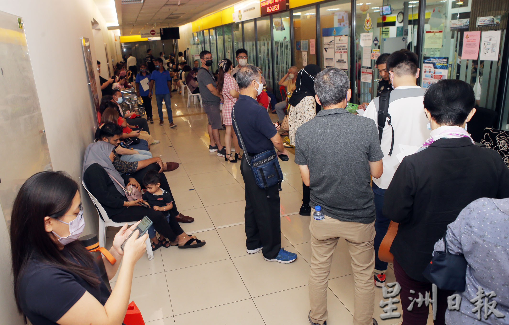 霹:第三版头/年初四商店多开市 UTC恢复办公现人潮