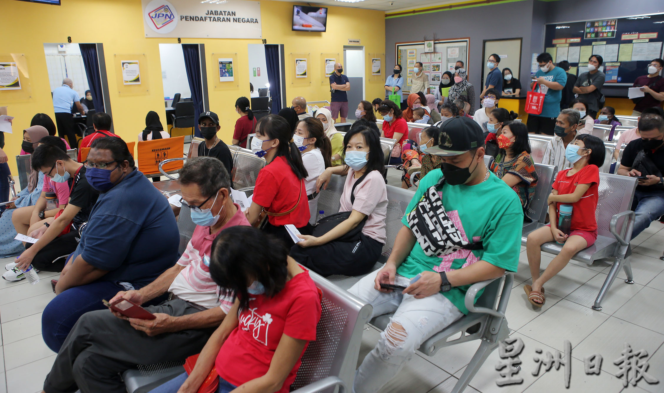 霹:第三版头/年初四商店多开市 UTC恢复办公现人潮