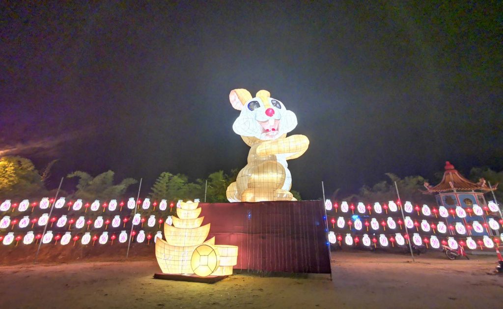 霹：第三版头／班台花灯展太美了