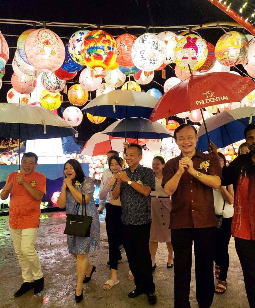 霹:第三版头/班台花灯展太美了