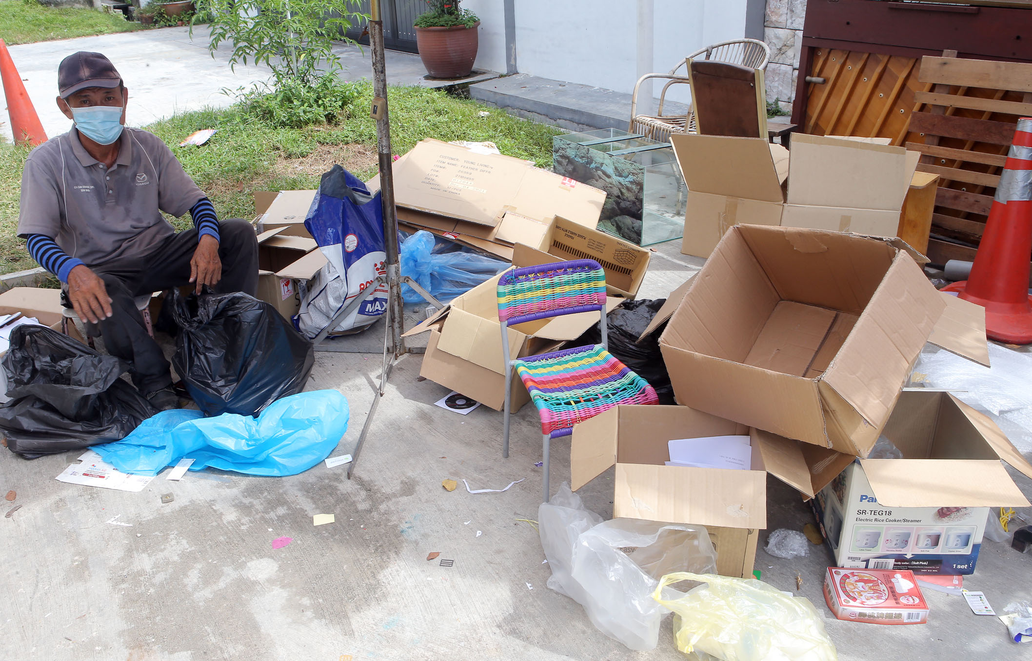 霹:第二版头/新年除旧迎新 环保组织忙碌