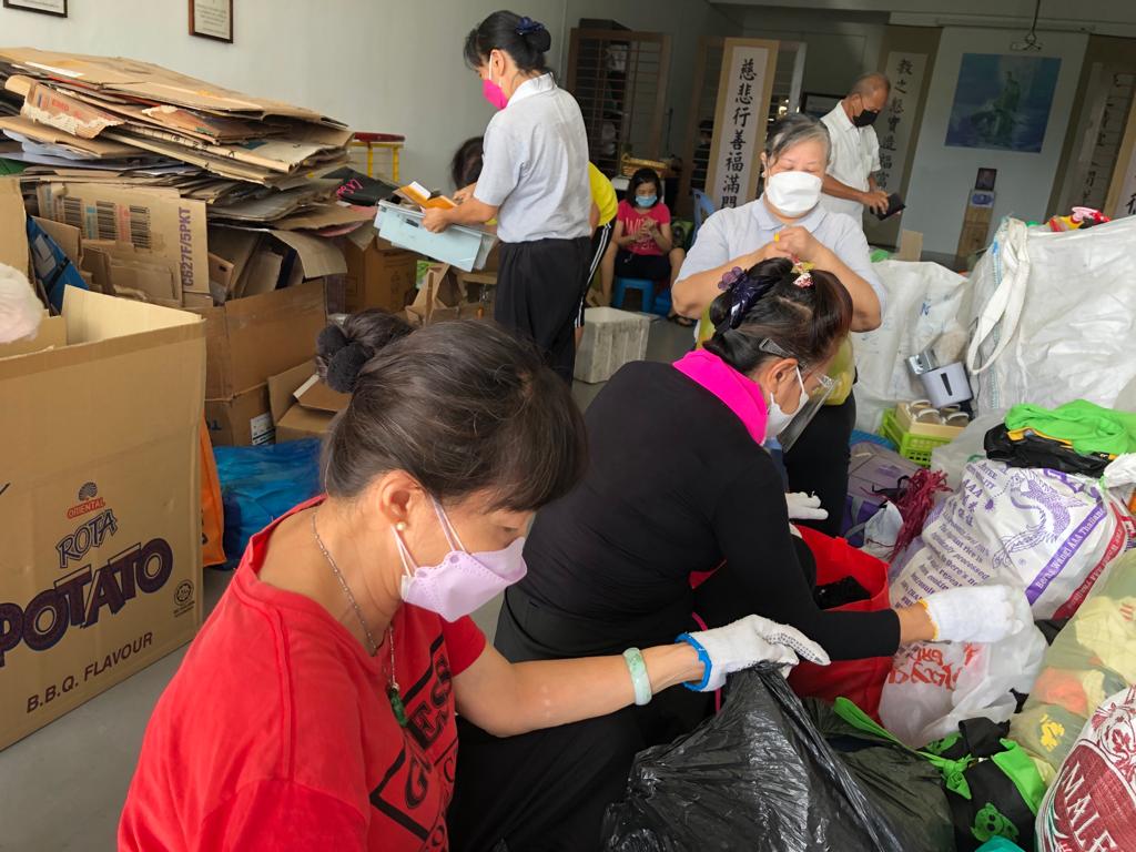 霹:第二版头/新年除旧迎新 环保组织忙碌