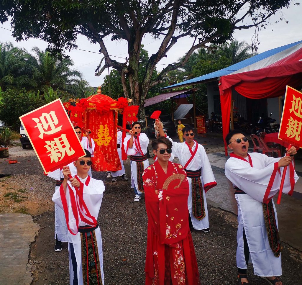 霹:第二版头/邻里孩子结为夫妻 搞抬轿迎亲,传为佳话