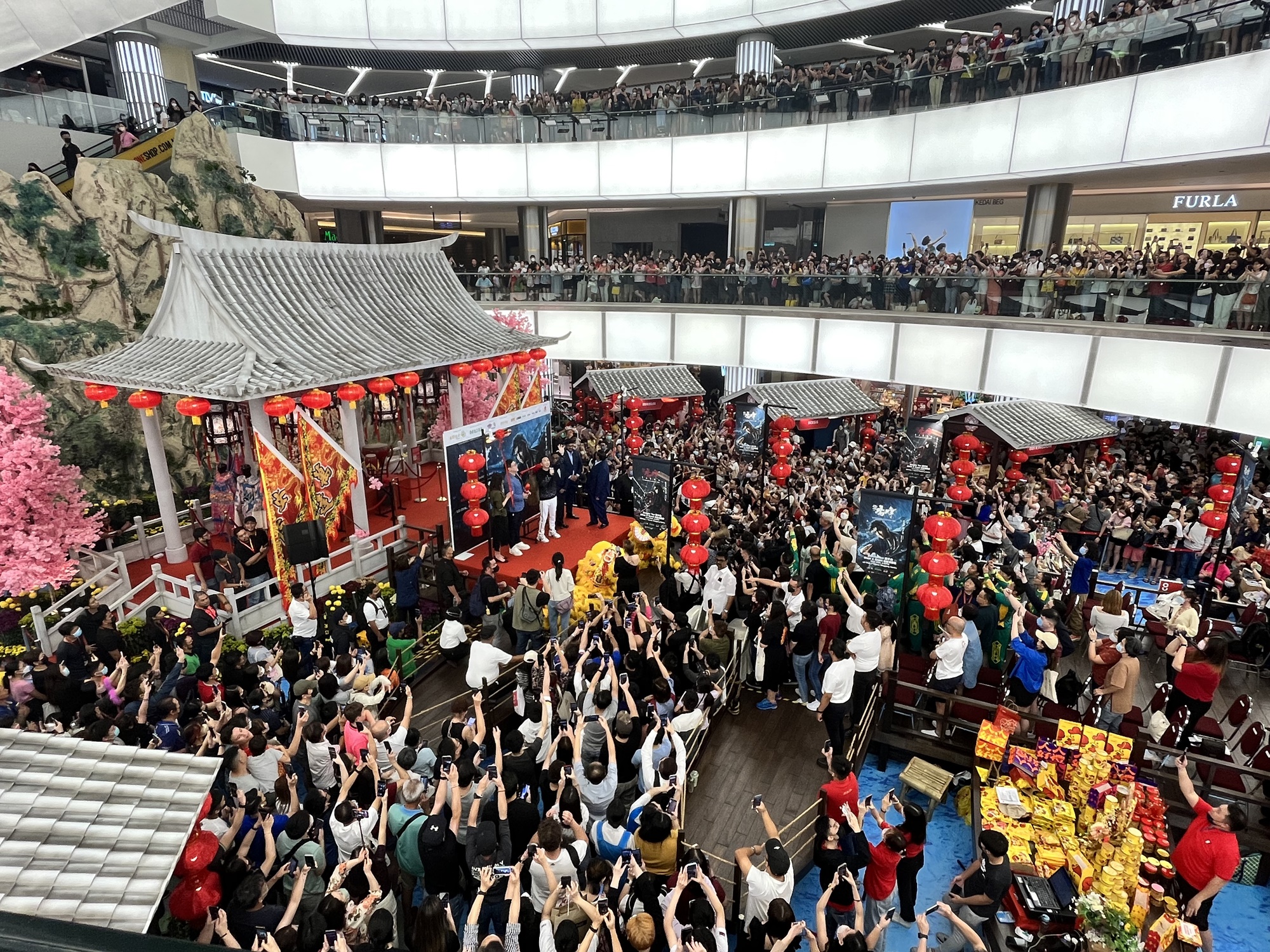 首场影迷会重现3年前轰动场面 甄子丹硬销《乔峰传》:肯定有惊喜