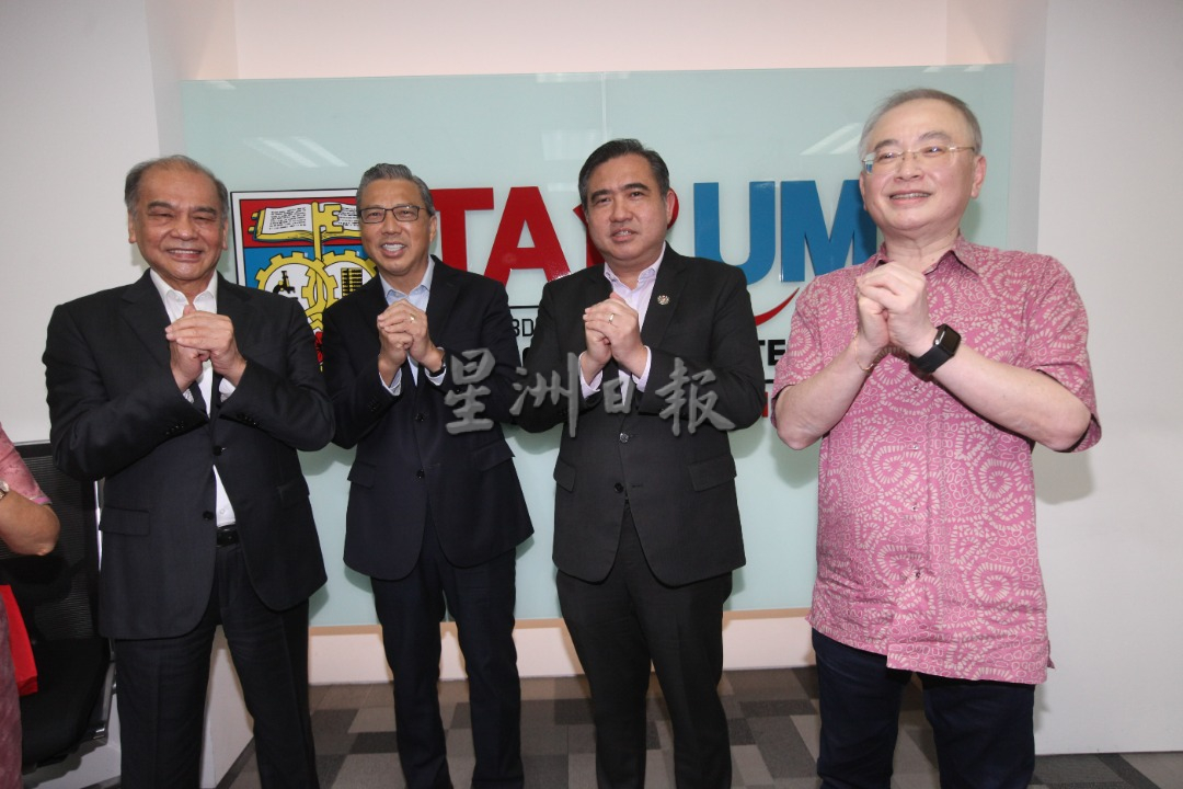 马华和行动党的4任交通部长历史性同框!