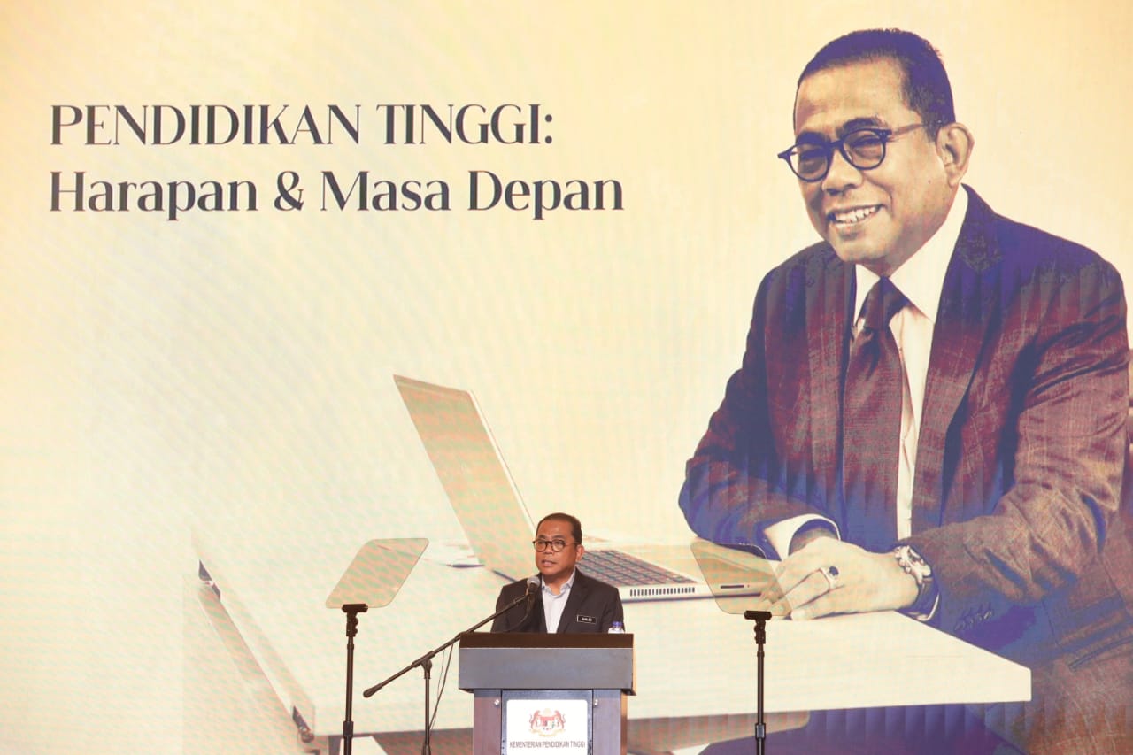 高教部长：暂停建大学直到国家财政恢复稳定  