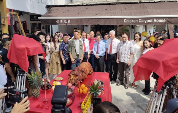 高海宁藉拍戏游槟岛 导演调侃“请她来玩的”