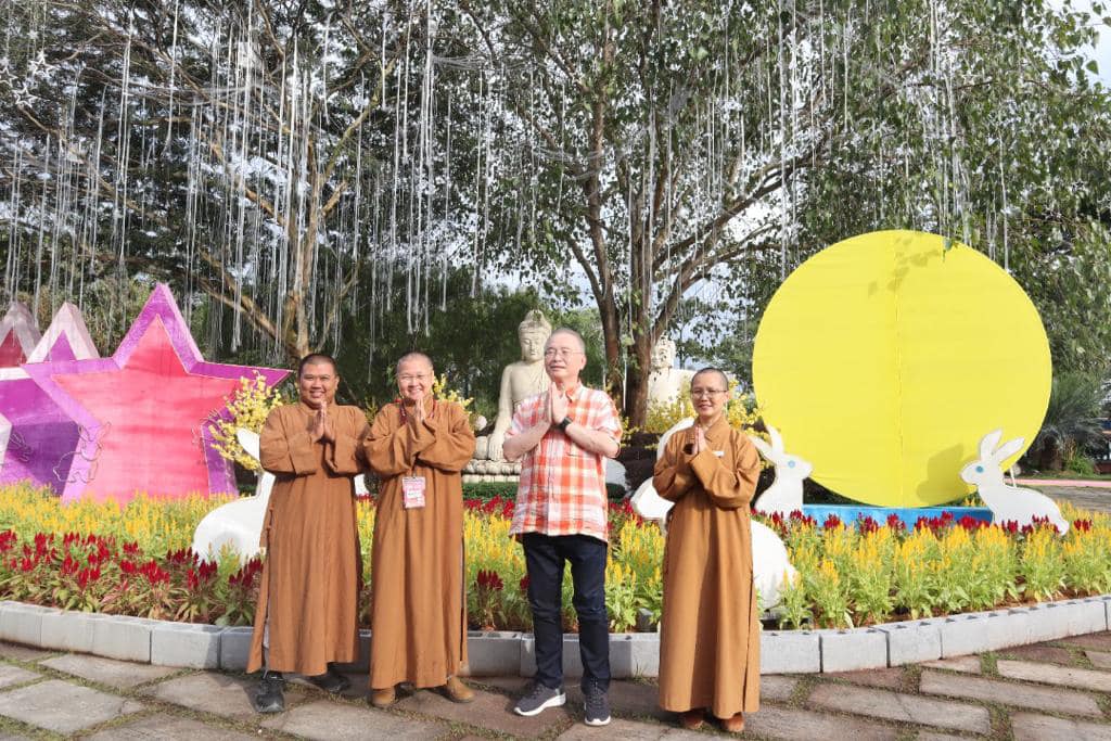 魏家祥赞东禅寺新春平安灯会一级棒 “值得携家人观赏!”