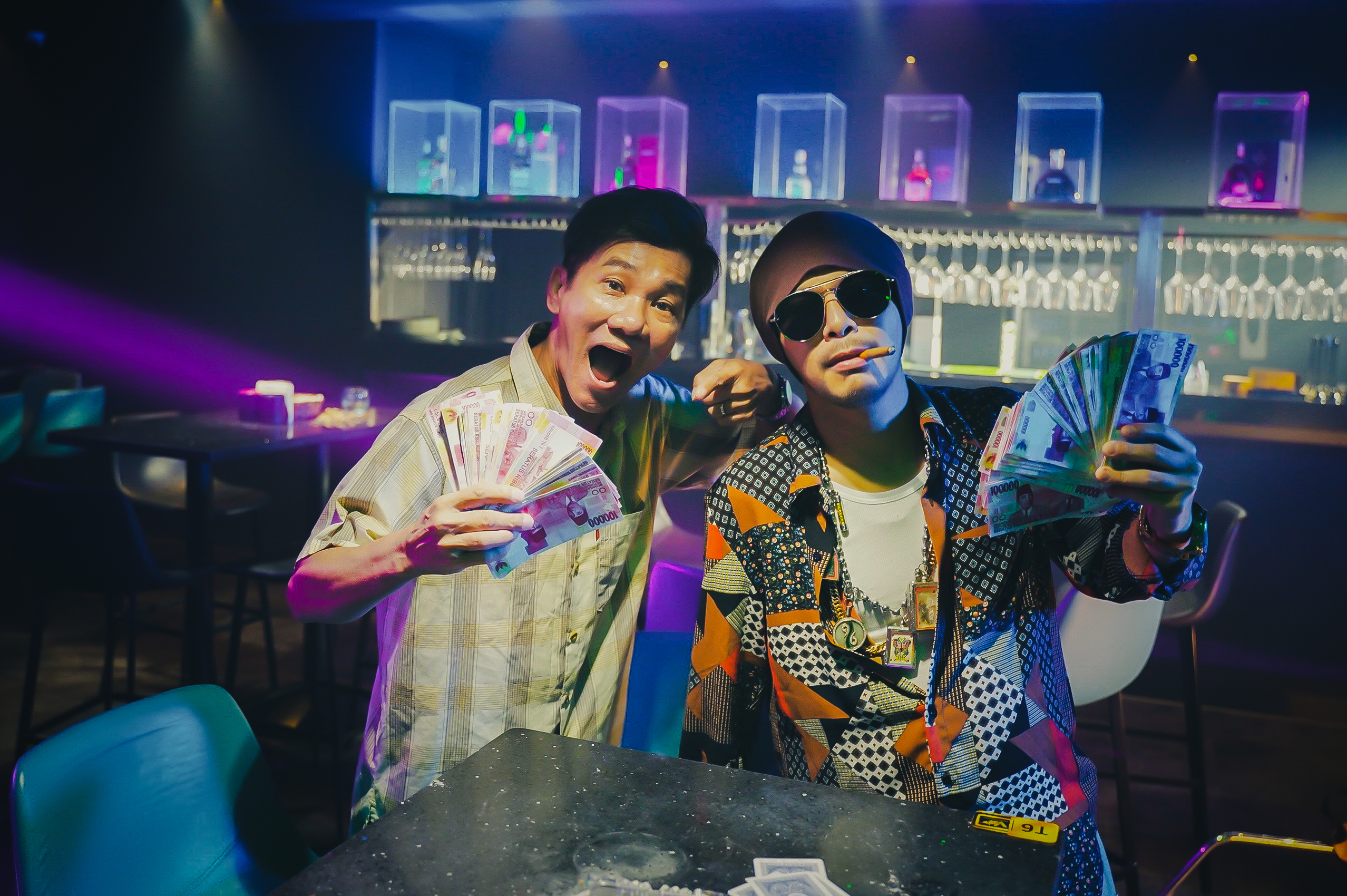 黄明志携手王雷杨宝贝劝赌  MV上线2天中黄标及18禁 