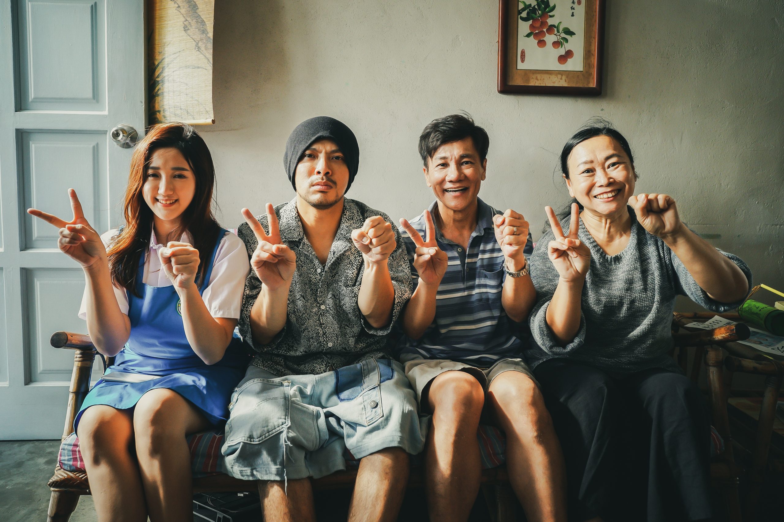 黄明志携手王雷杨宝贝劝赌  MV上线2天中黄标及18禁 