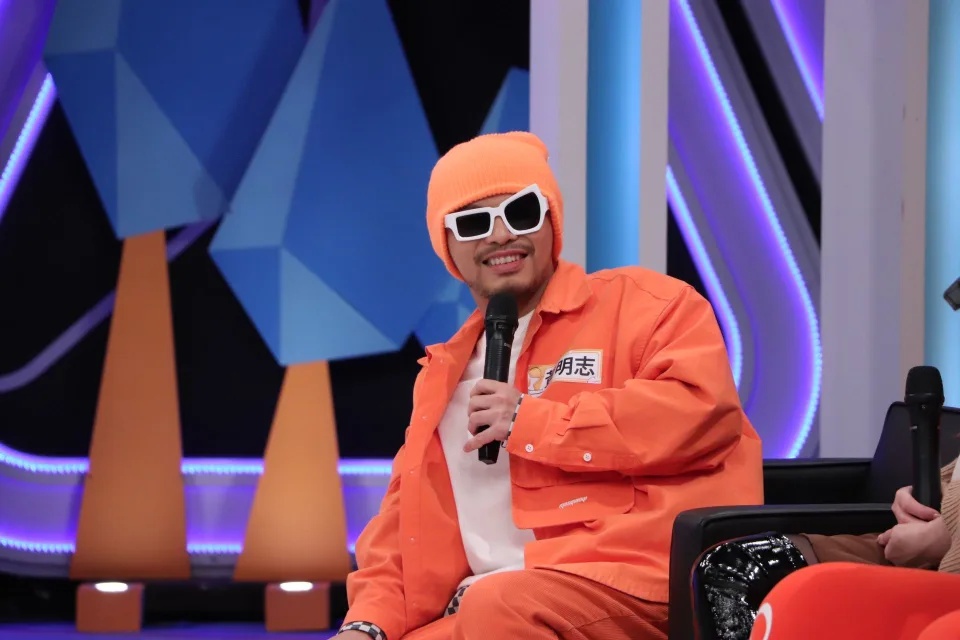 黄明志说错话被丢酒瓶 曝对付酸民妙招