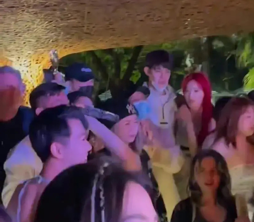 黄景瑜被偷拍 意外爆出这男星恋情